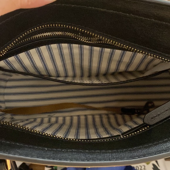 Beautiful new with tags Dooney & Bourke tote bag - Picture 3 of 5